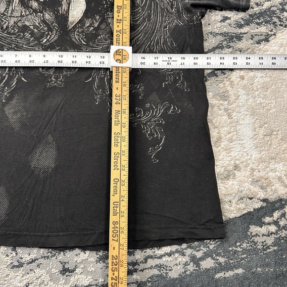 Vintage Affliction Y2K Graphic T-Shirt with Wings and Fleur-de-lis Motif Sz M - Picture 3 of 7